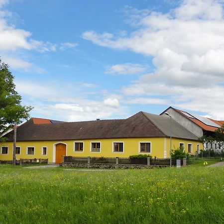 Biohof Weissensteiner Daire Ullrichs Dış mekan fotoğraf